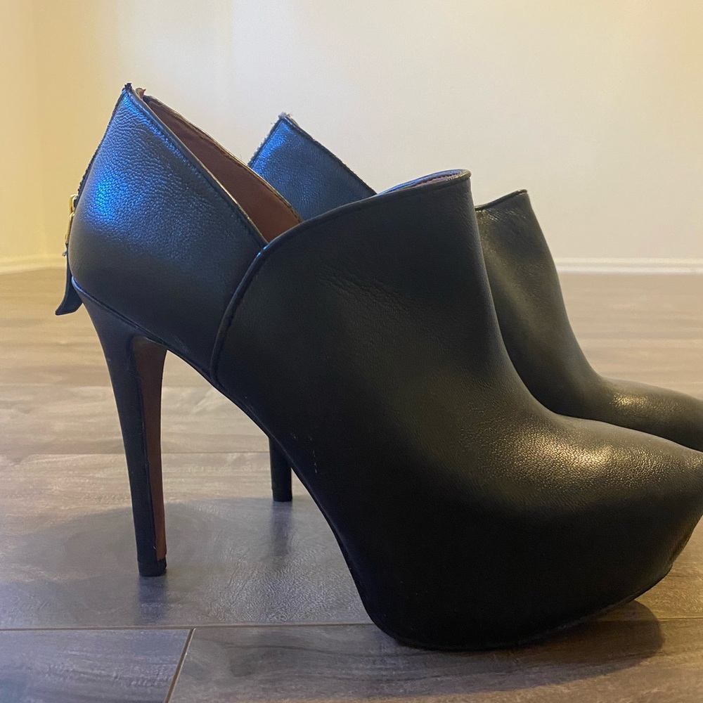 Nine West booties Size 7 1/2